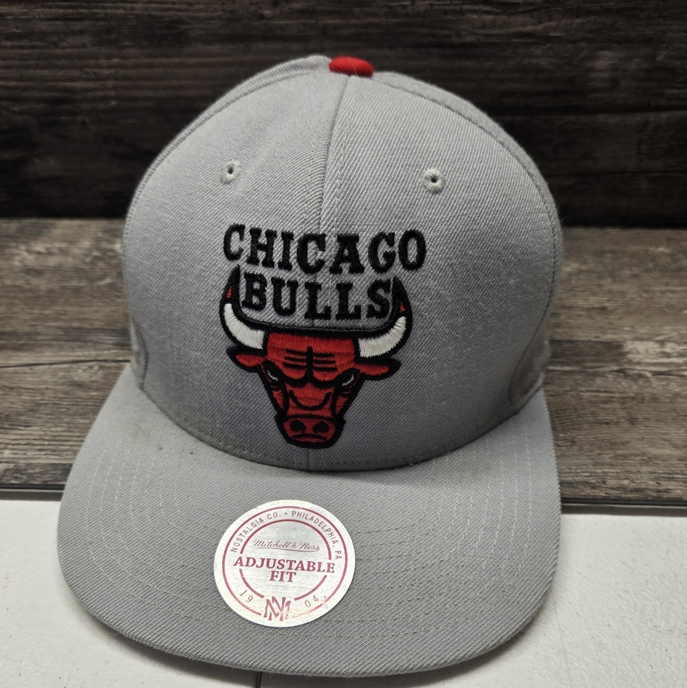 Vintage Chicago Bulls Snapback Hat Cap - Adjustable Mitchell & Ness NBA - Gray